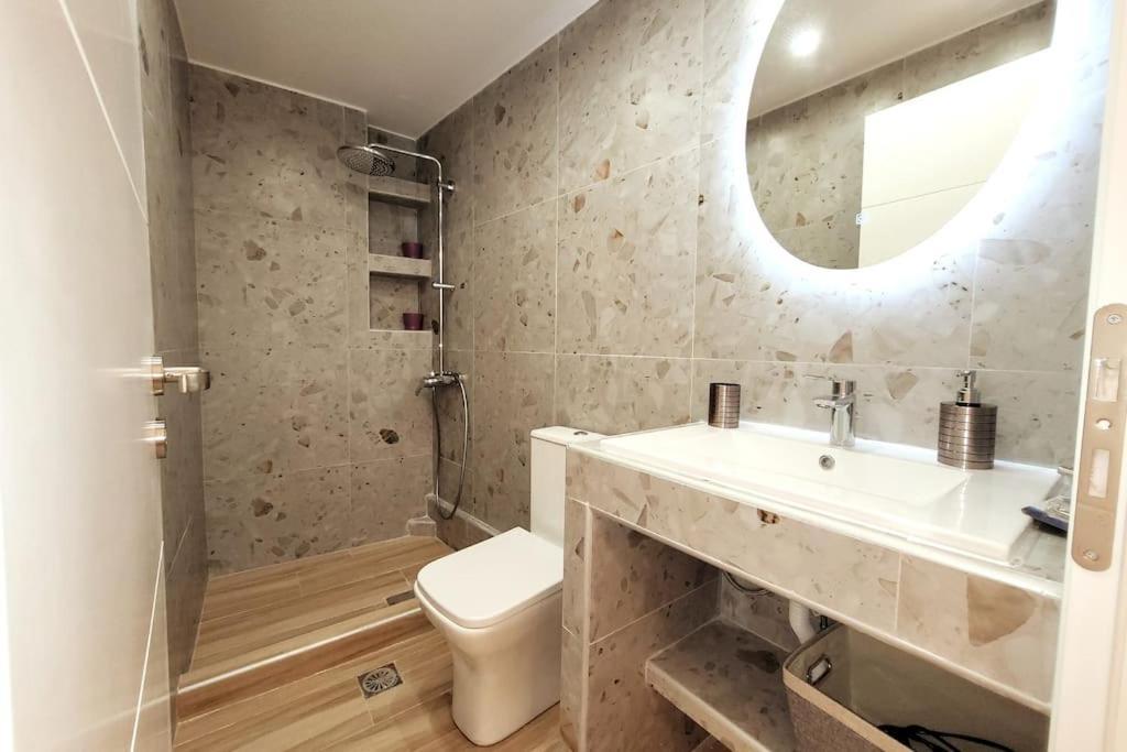Acropolis Thisio Apartment 2 Bedrooms 2 Bathrooms أثينا المظهر الخارجي الصورة