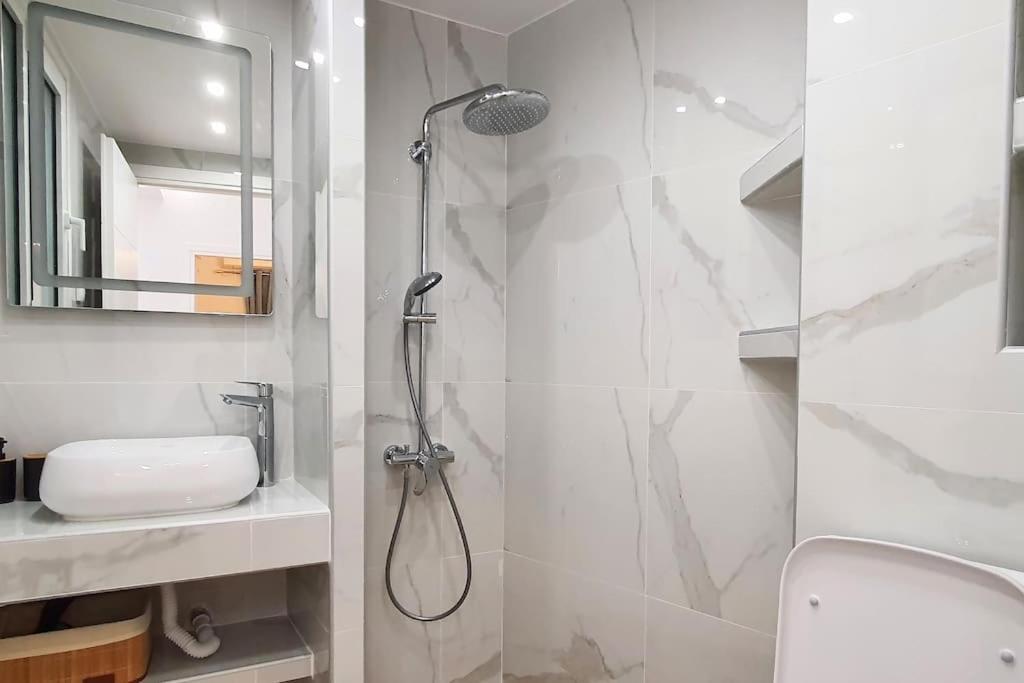 Acropolis Thisio Apartment 2 Bedrooms 2 Bathrooms أثينا المظهر الخارجي الصورة