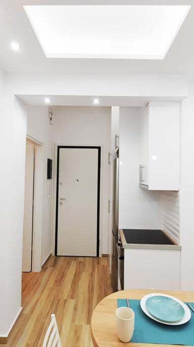Acropolis Thisio Apartment 2 Bedrooms 2 Bathrooms أثينا المظهر الخارجي الصورة