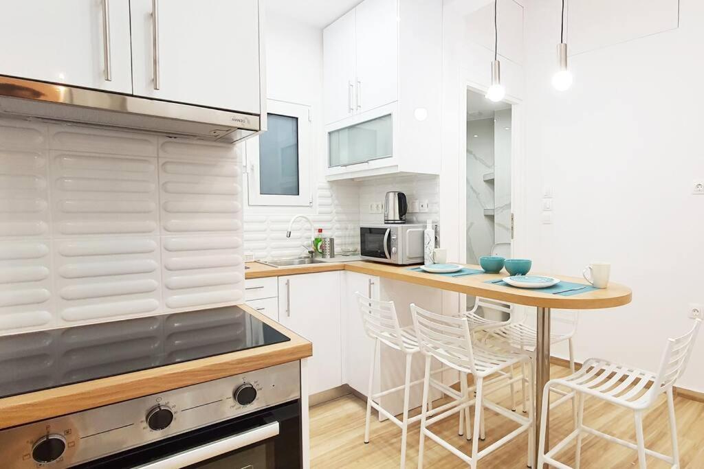Acropolis Thisio Apartment 2 Bedrooms 2 Bathrooms أثينا المظهر الخارجي الصورة