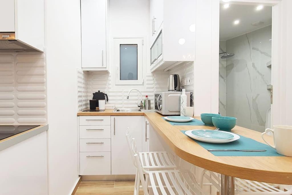 Acropolis Thisio Apartment 2 Bedrooms 2 Bathrooms أثينا المظهر الخارجي الصورة