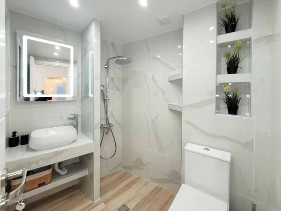Acropolis Thisio Apartment 2 Bedrooms 2 Bathrooms أثينا المظهر الخارجي الصورة