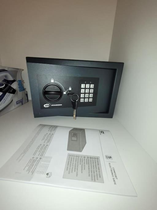 Acropolis Thisio Apartment 2 Bedrooms 2 Bathrooms أثينا المظهر الخارجي الصورة
